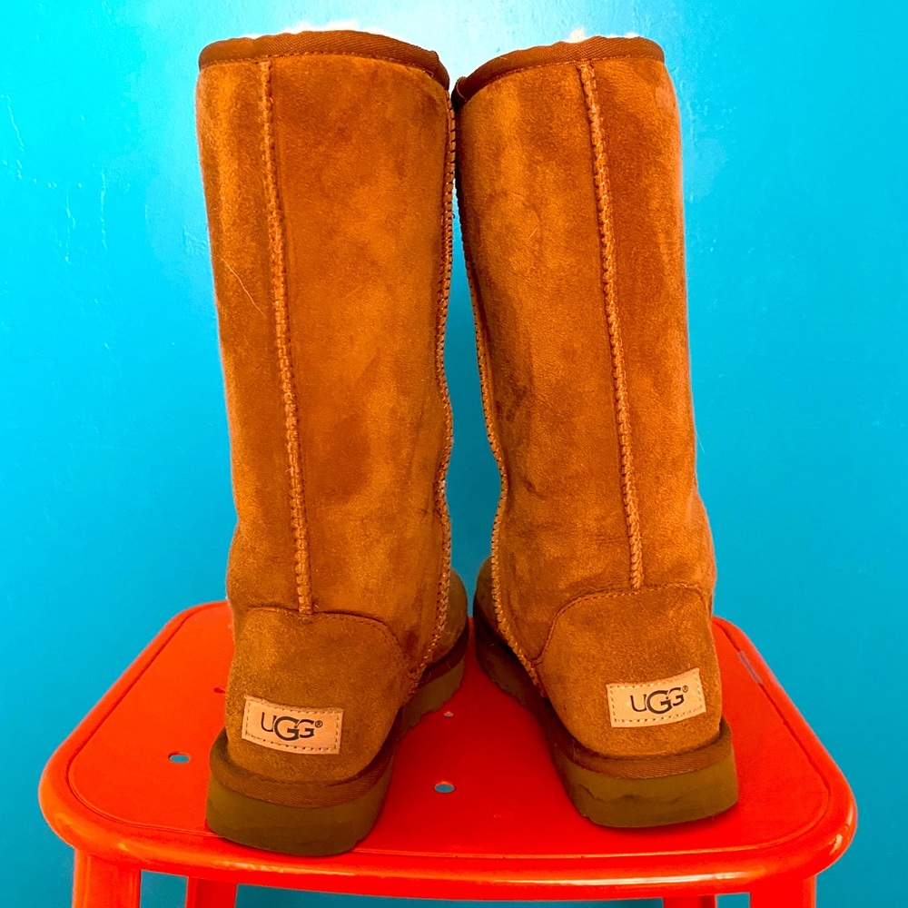UGG boots size 7 Women's Classic II Tall Boots